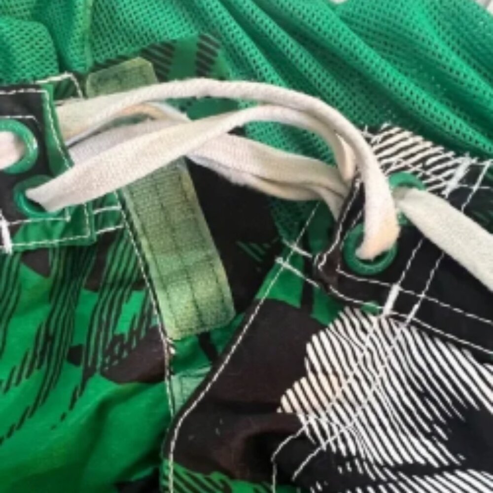 Speedo Green and Black Board Shorts with‎ Tropical Floral Print - Picture 5 of 6